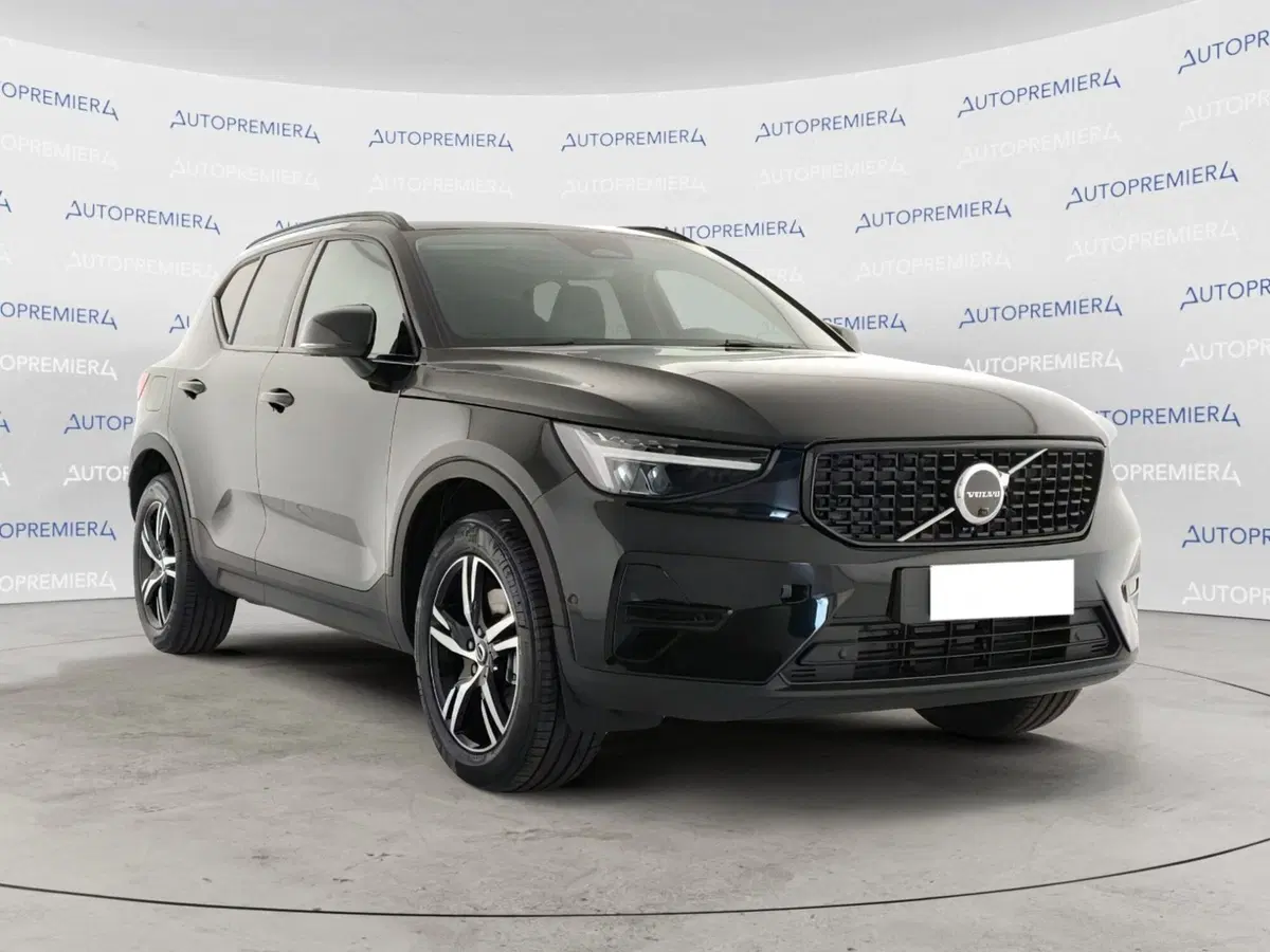 Volvo XC40 nuova a Como (2)