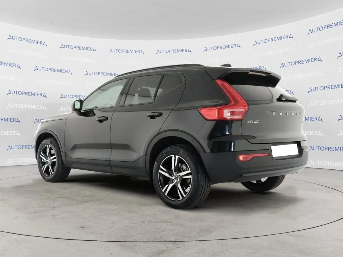 Volvo XC40 nuova a Como (3)