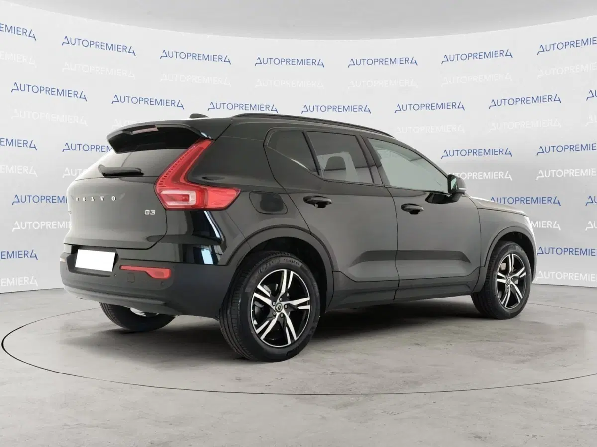 Volvo XC40 nuova a Como (4)