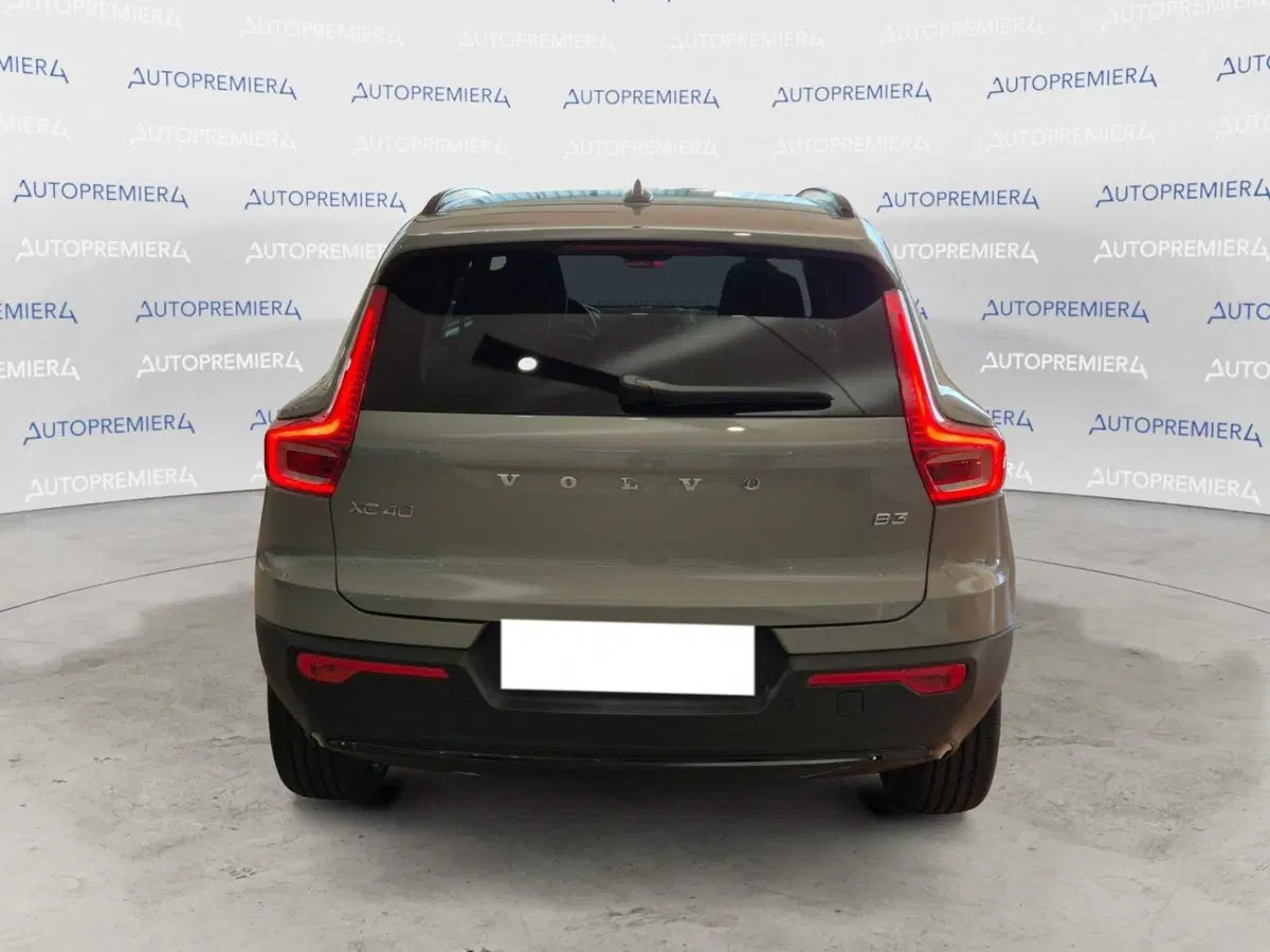 Volvo XC40 nuova a Como (4)