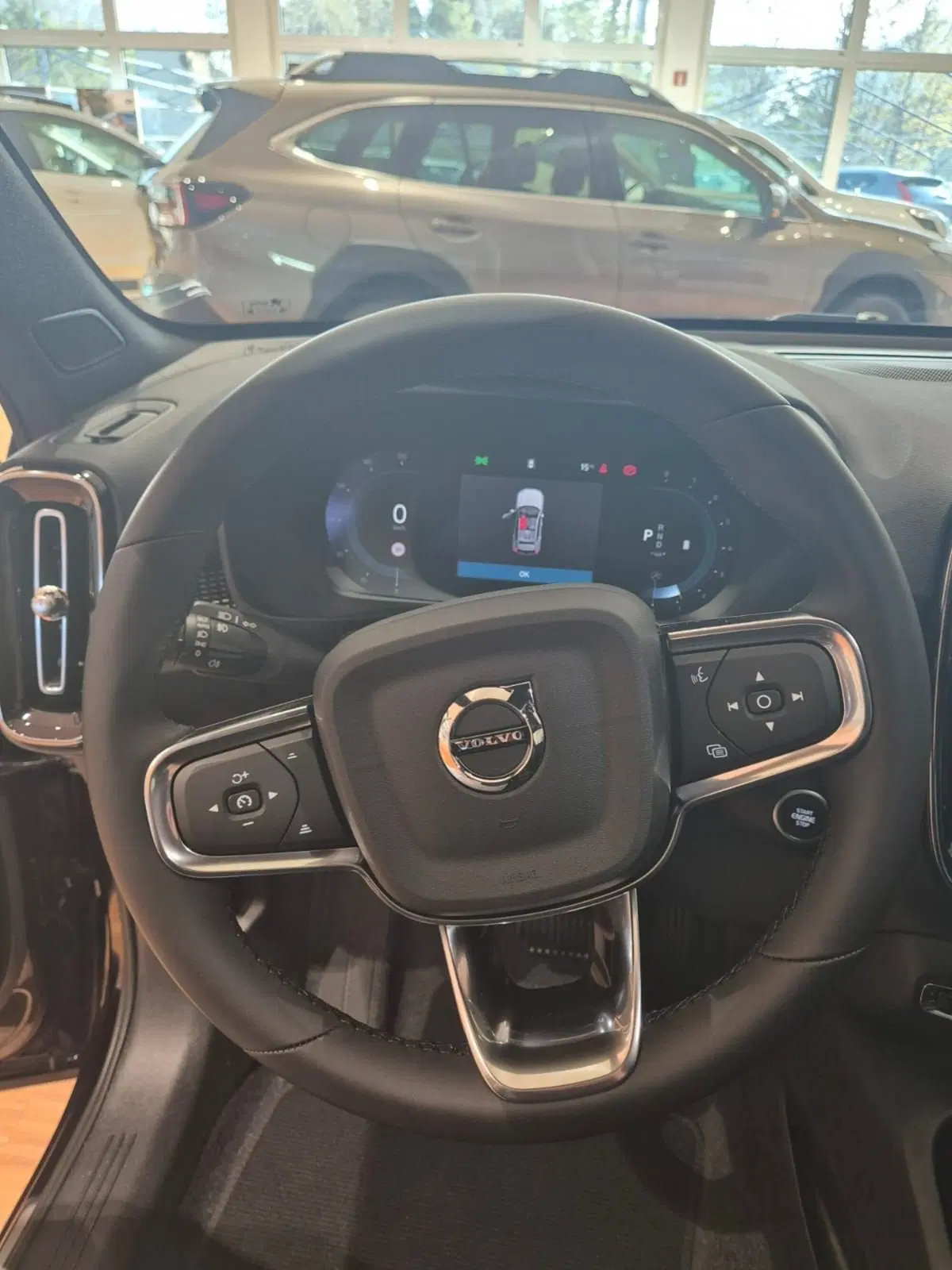 Volvo XC40 nuova a Como (10)