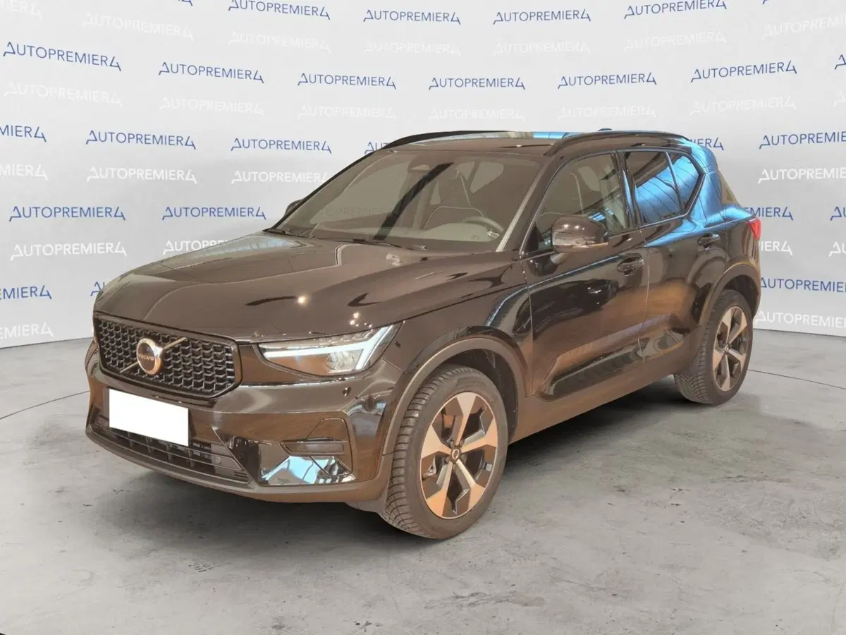 Volvo XC40 nuova a Como (3)