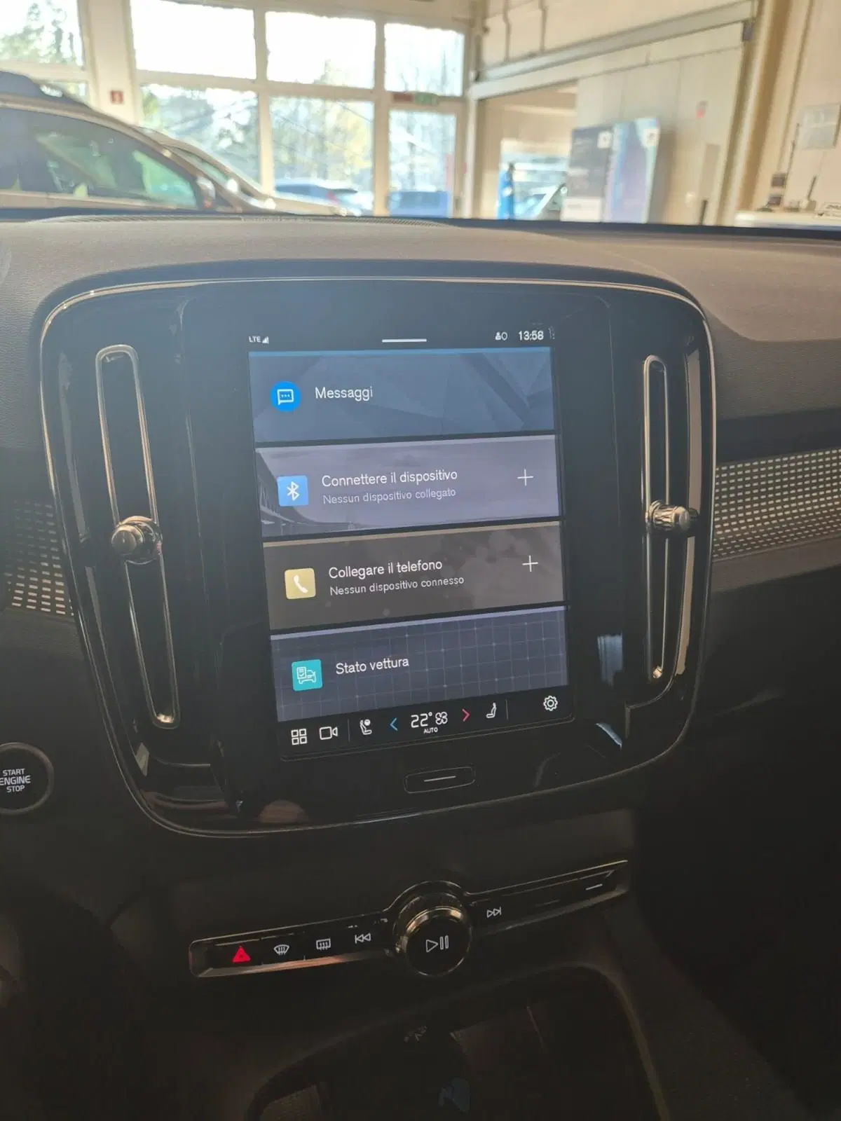 Volvo XC40 nuova a Como (9)