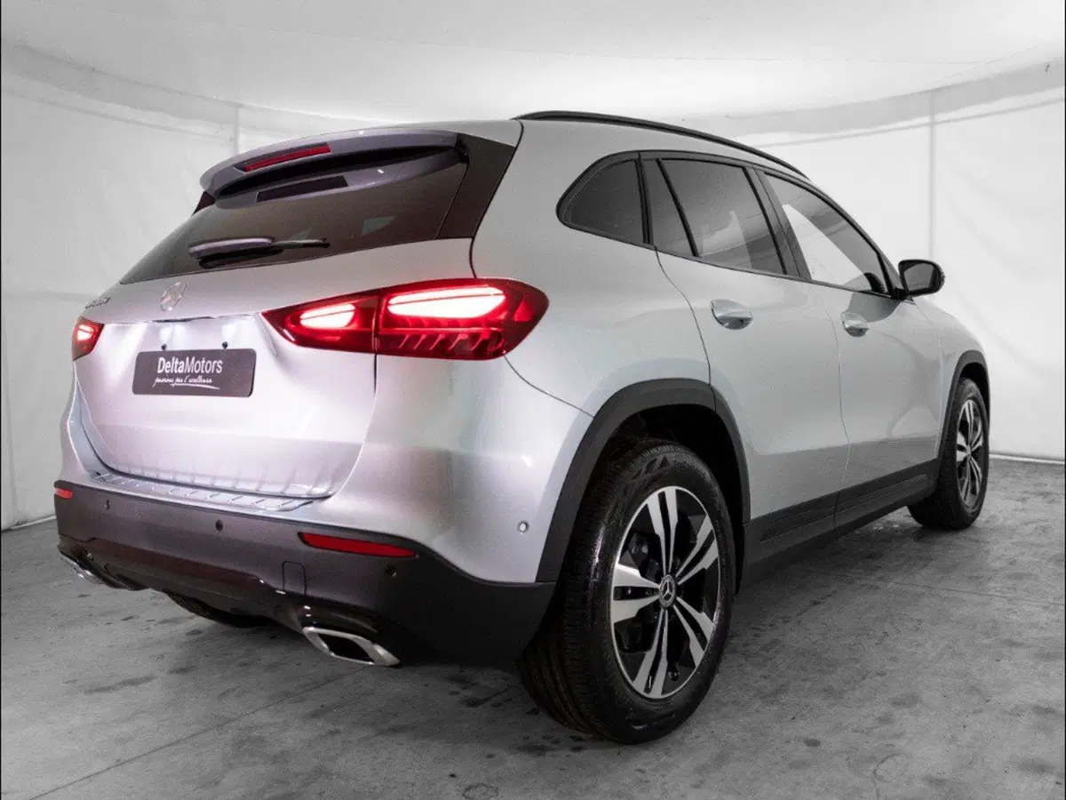 Mercedes-Benz GLA SUV nuova a Macerata (10)