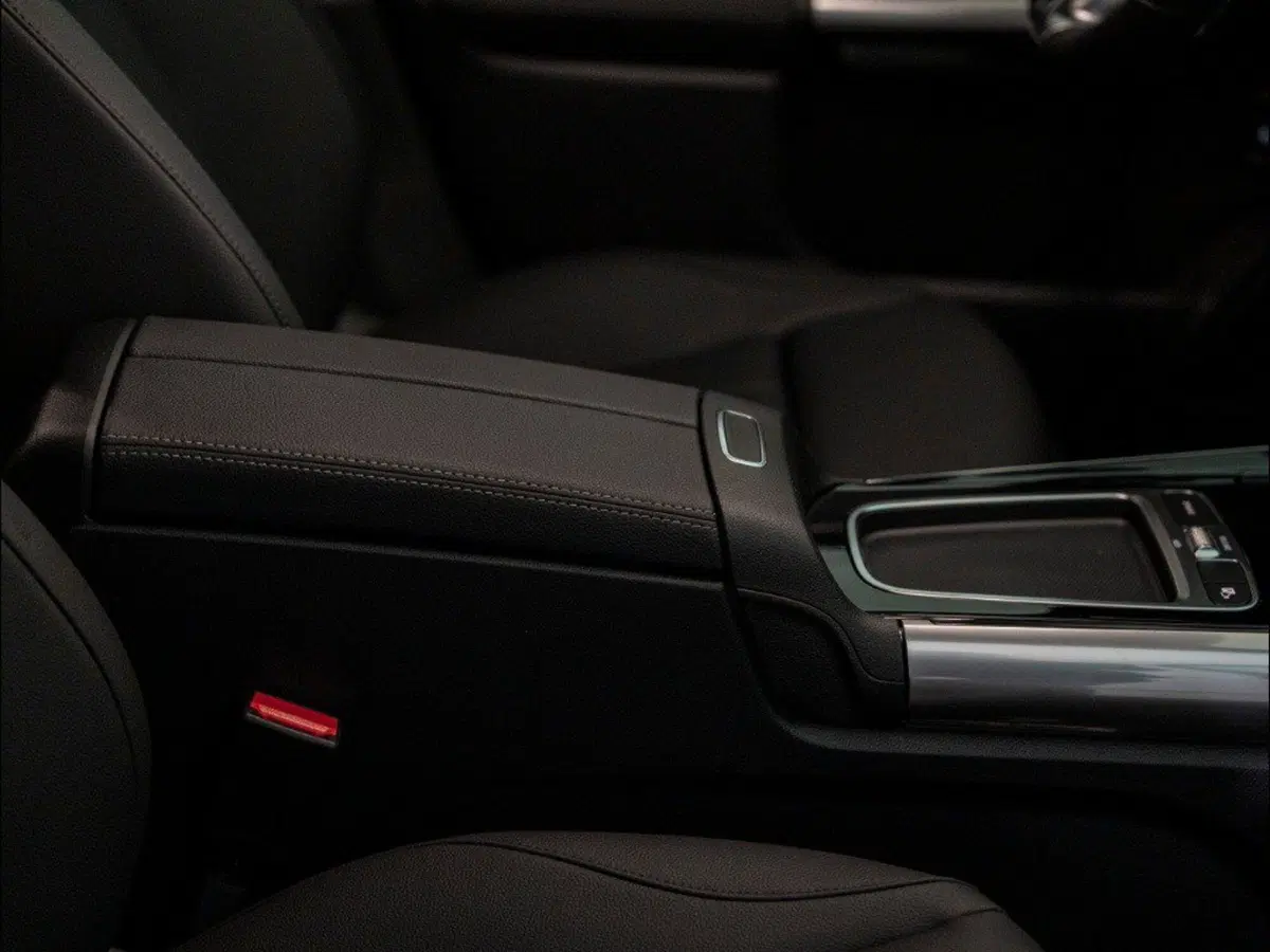Mercedes-Benz GLA SUV nuova a Macerata (11)