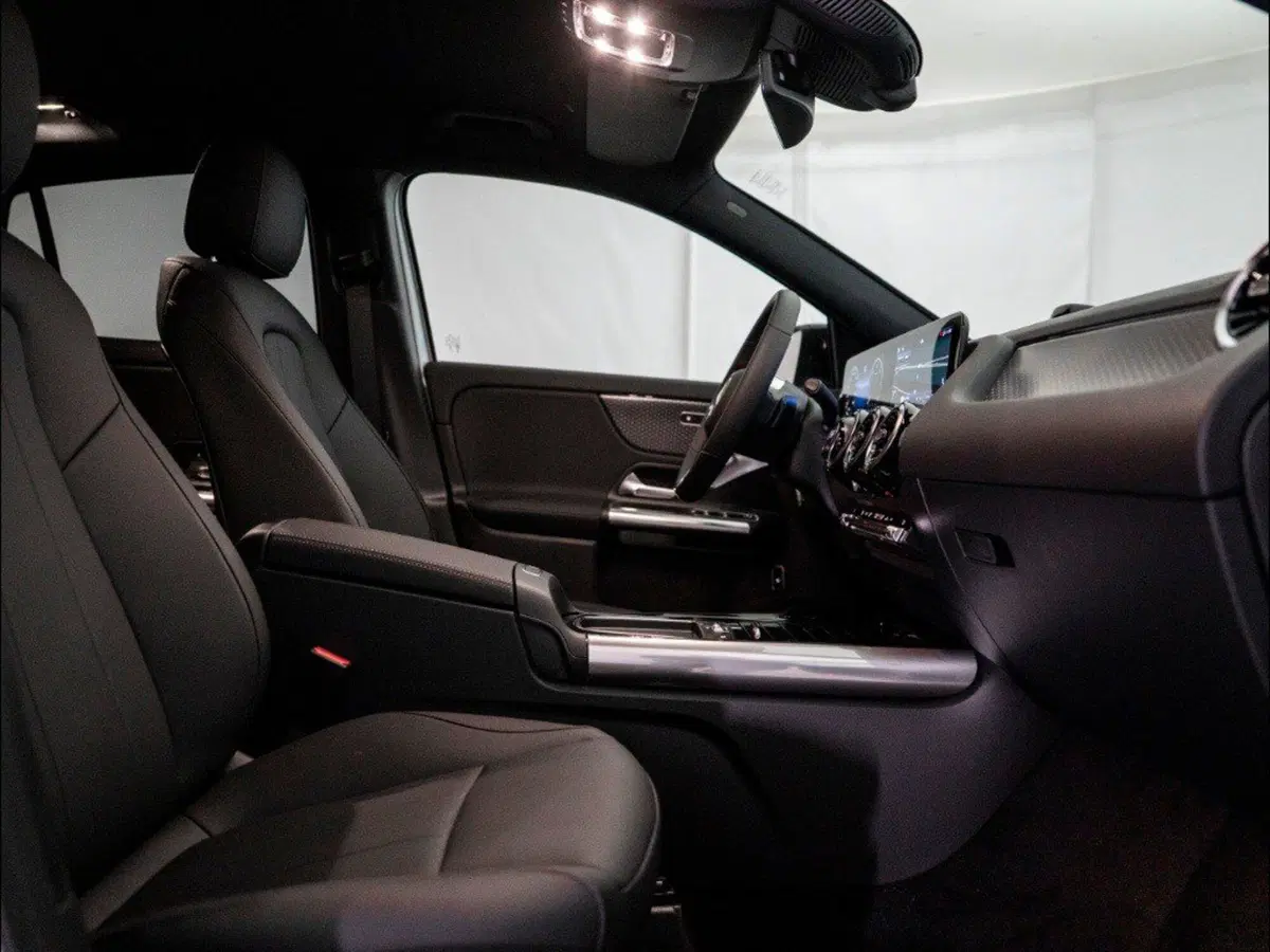 Mercedes-Benz GLA SUV nuova a Macerata (13)