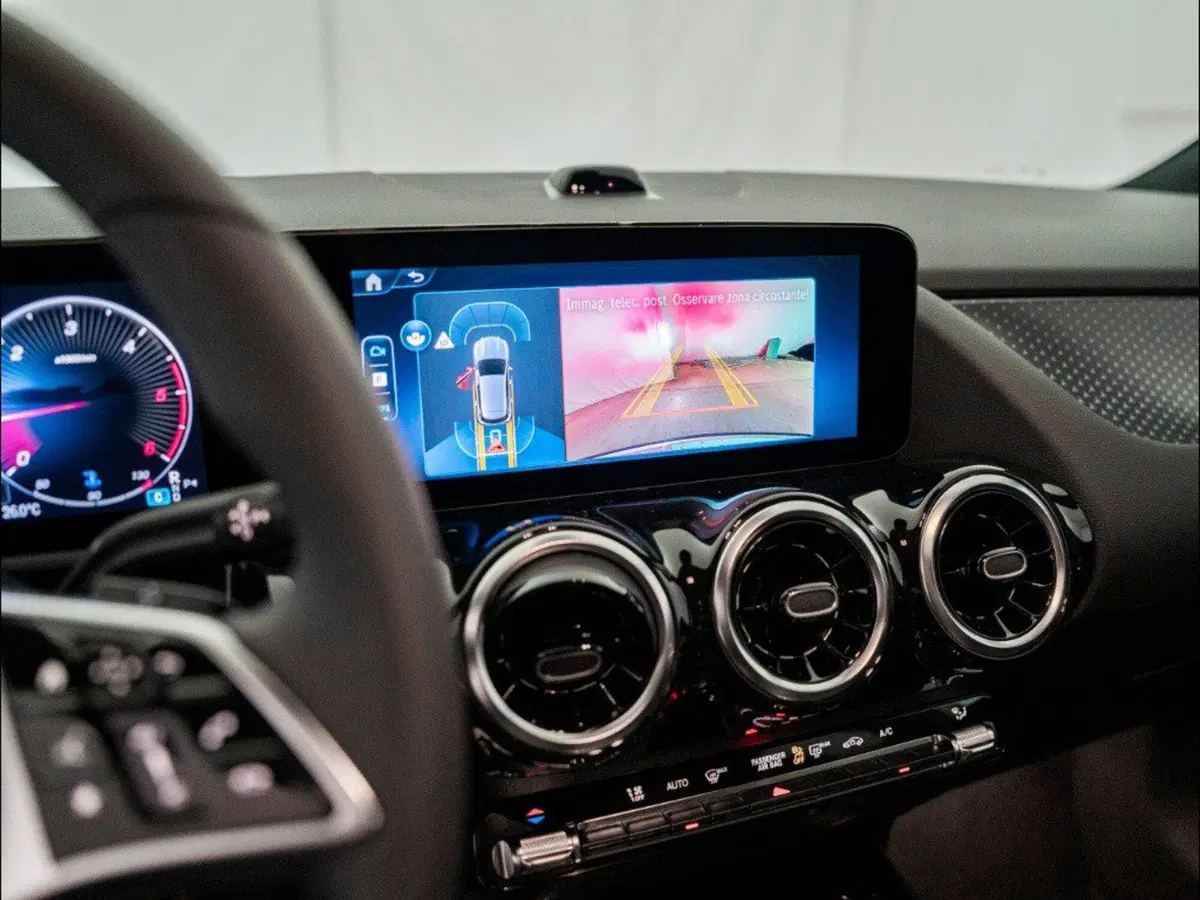 Mercedes-Benz GLA SUV nuova a Macerata (18)