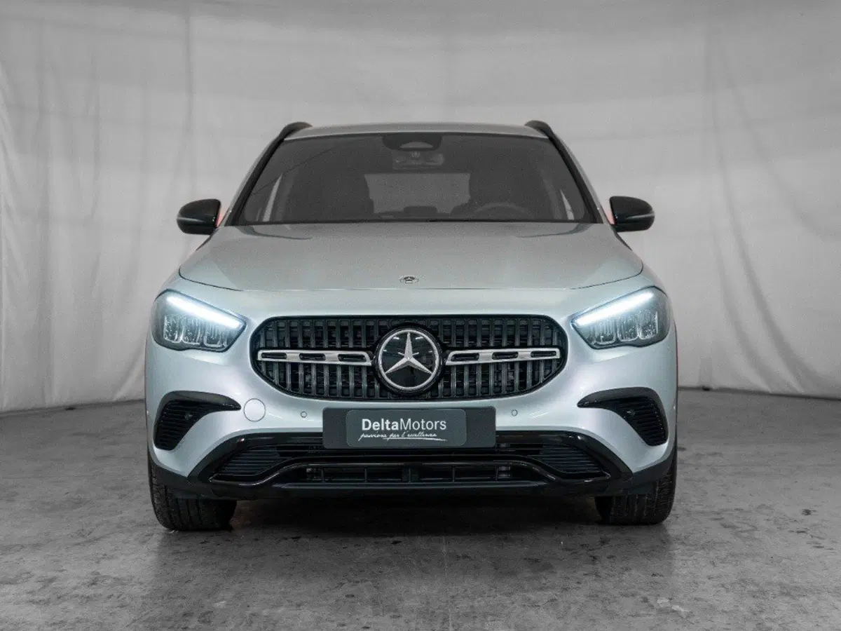 Mercedes-Benz GLA SUV nuova a Macerata (2)