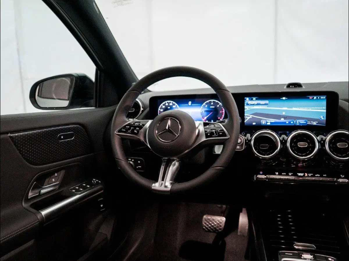Mercedes-Benz GLA SUV nuova a Macerata (20)