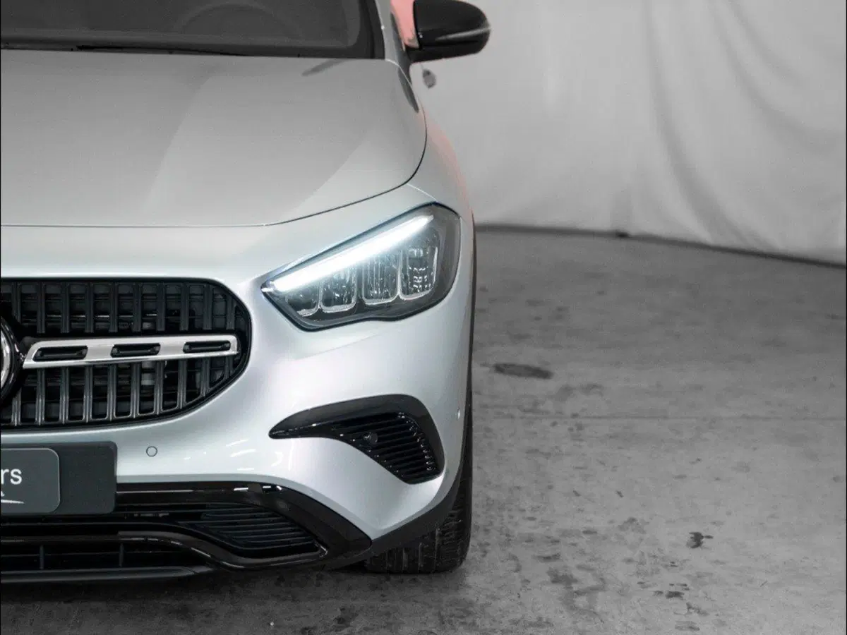 Mercedes-Benz GLA SUV nuova a Macerata (3)