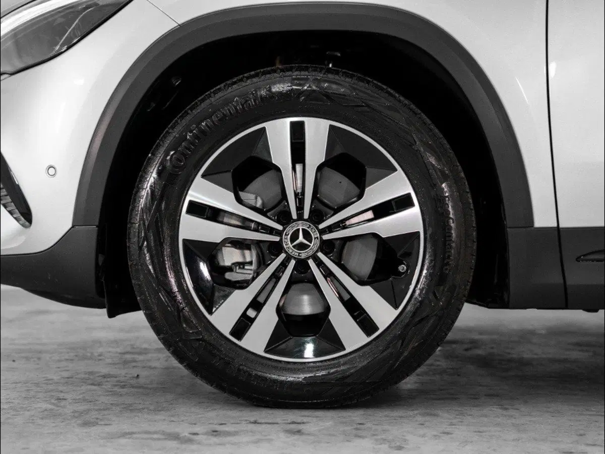 Mercedes-Benz GLA SUV nuova a Macerata (4)