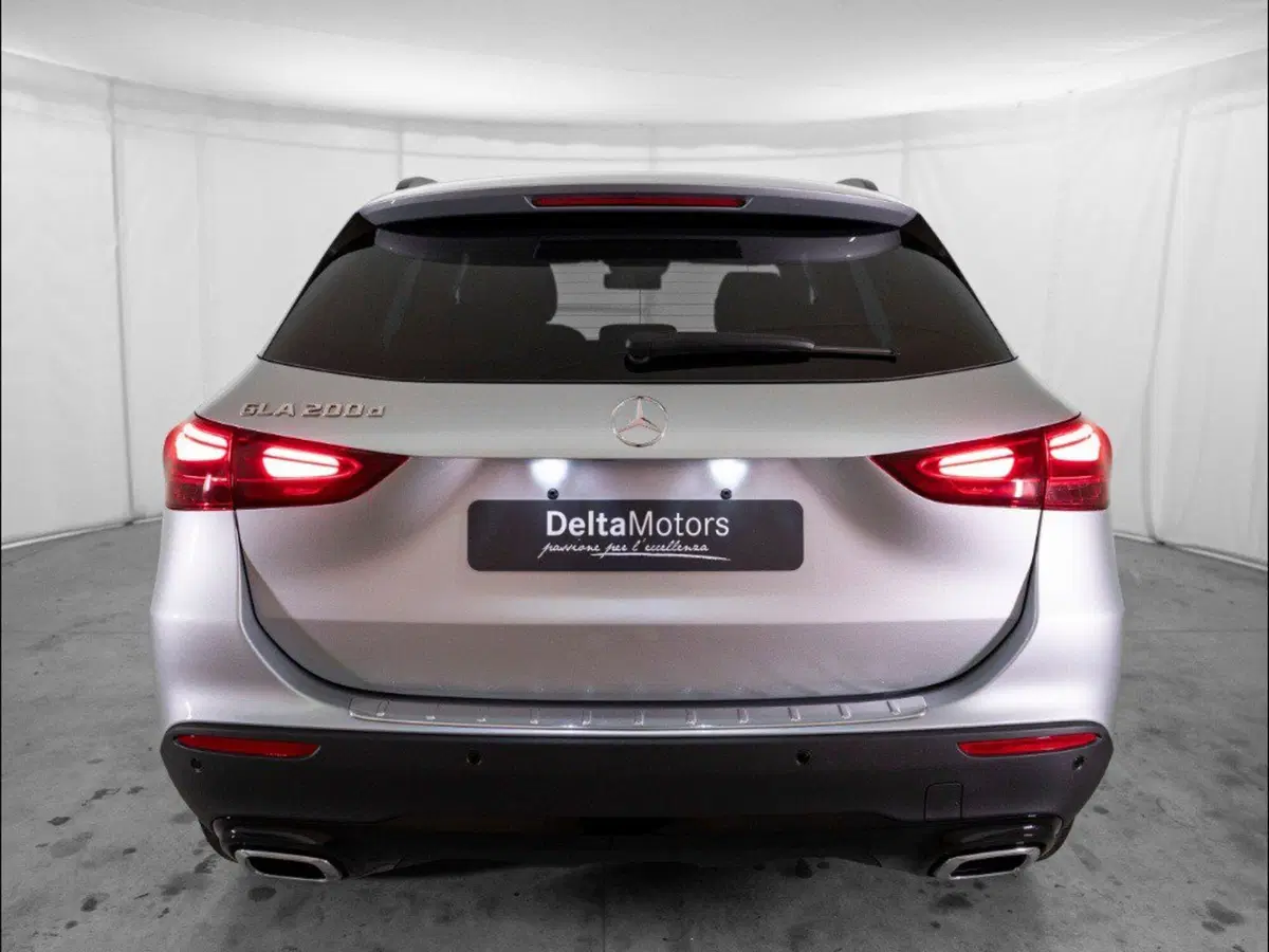 Mercedes-Benz GLA SUV nuova a Macerata (8)