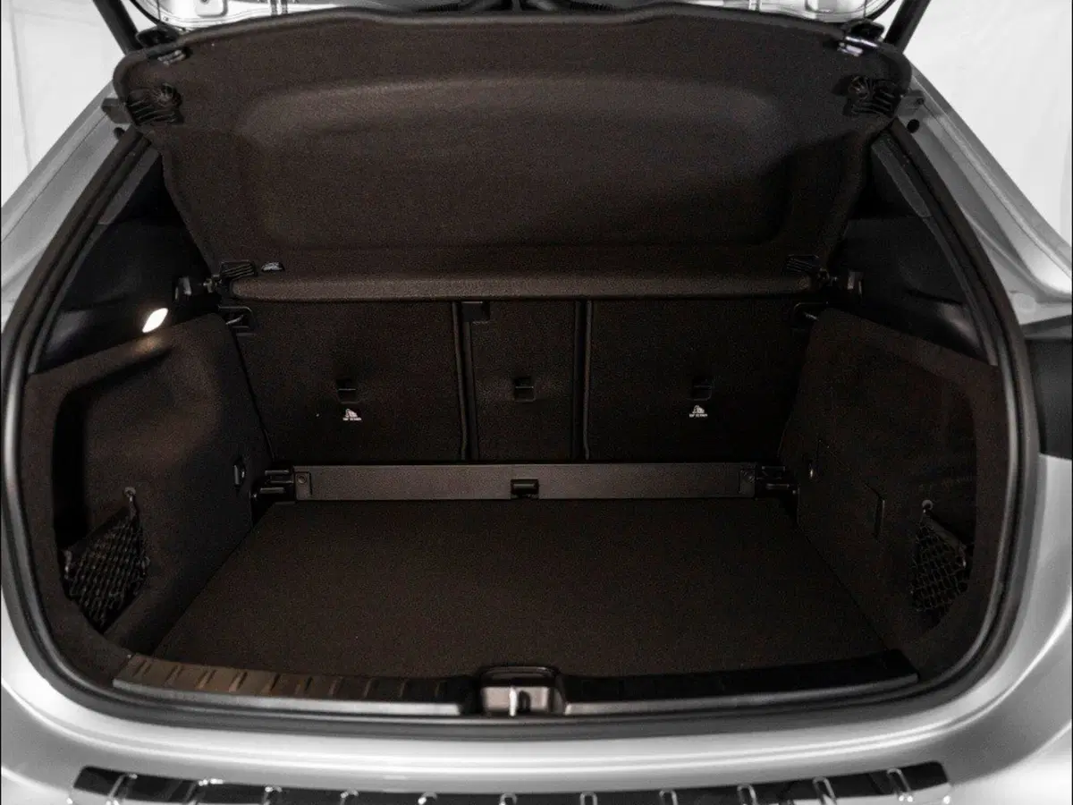 Mercedes-Benz GLA SUV nuova a Macerata (9)