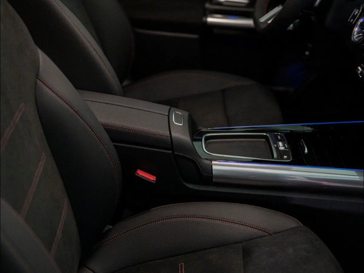 Mercedes-Benz GLA SUV nuova a Macerata (11)