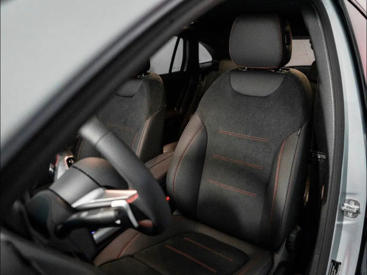 Mercedes-Benz GLA SUV nuova a Macerata (14)
