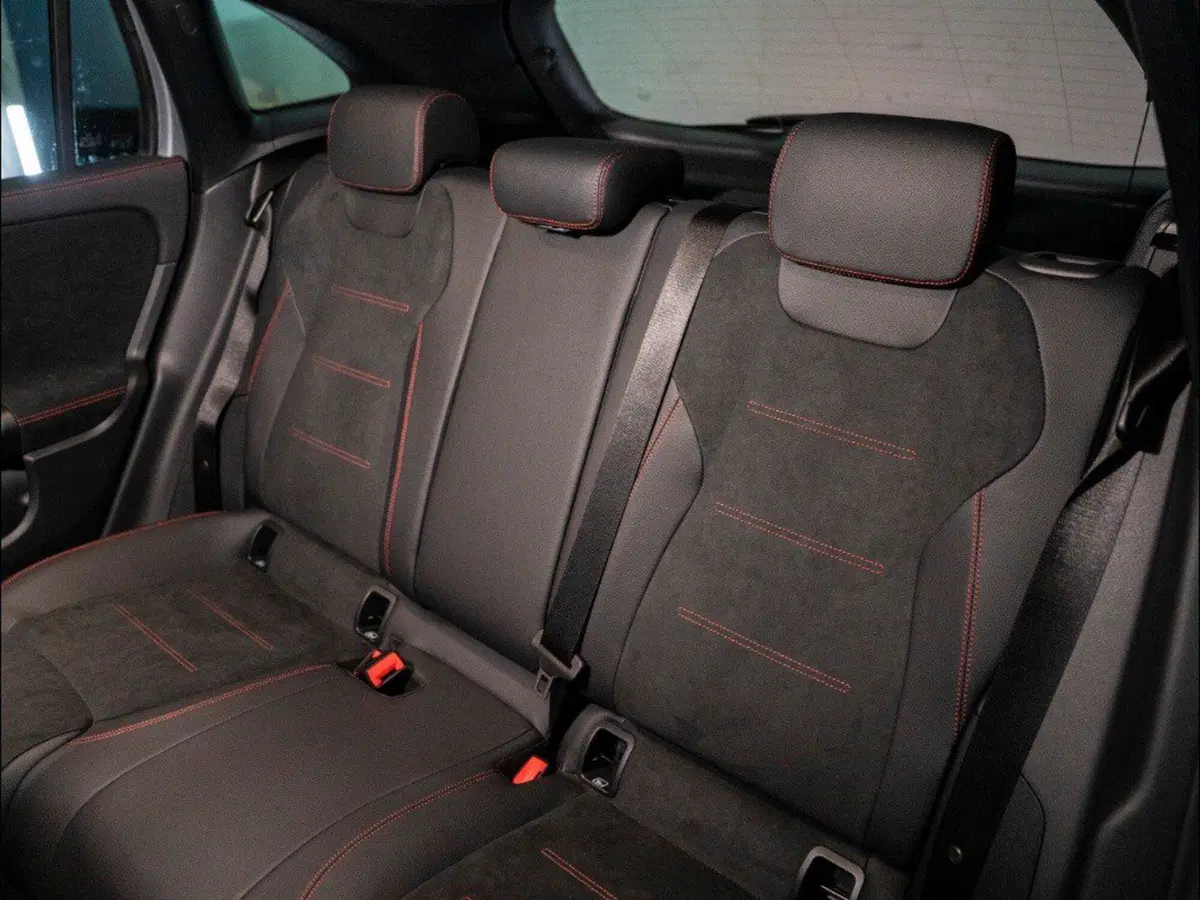 Mercedes-Benz GLA SUV nuova a Macerata (15)