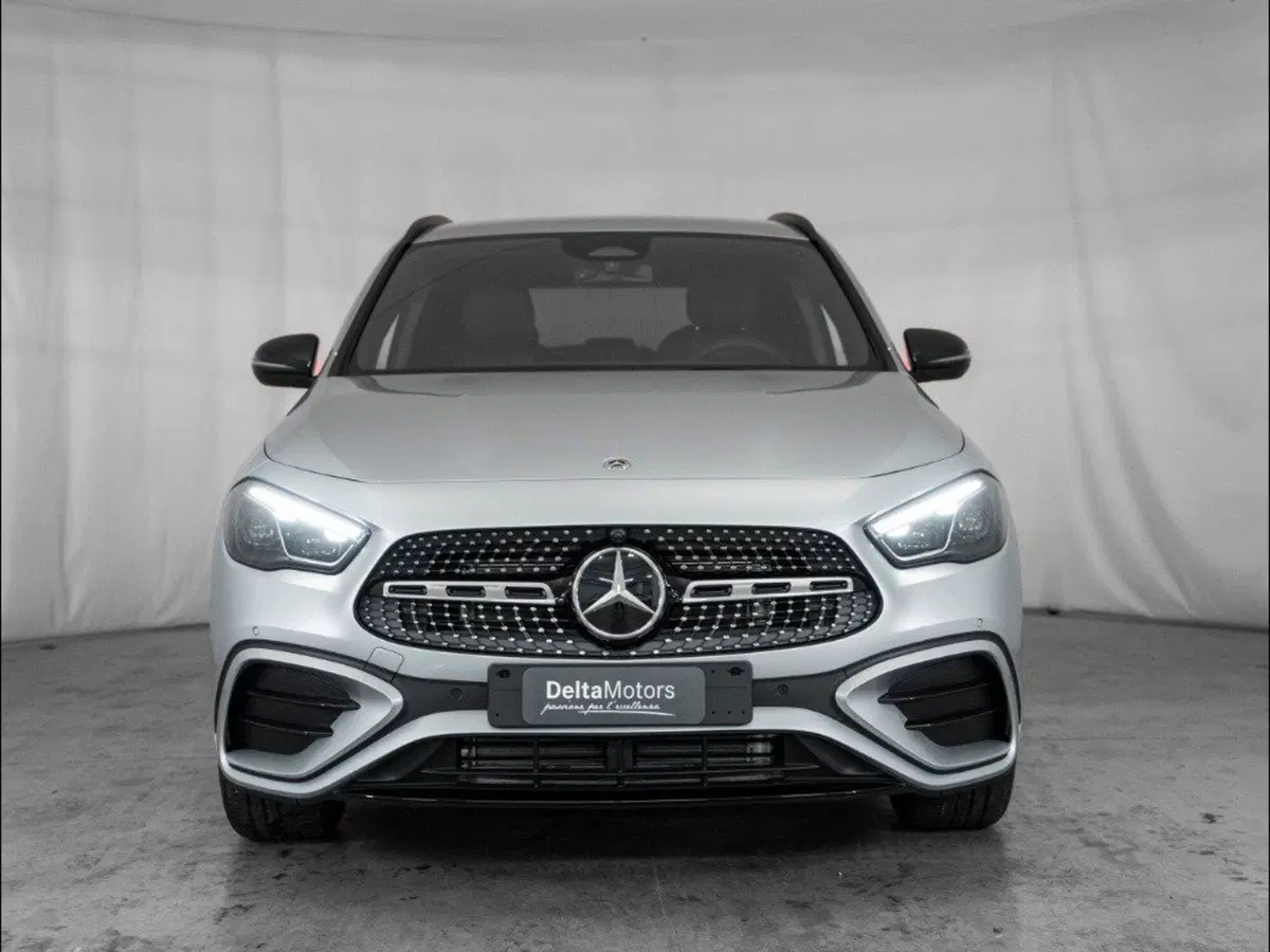 Mercedes-Benz GLA SUV nuova a Macerata (2)