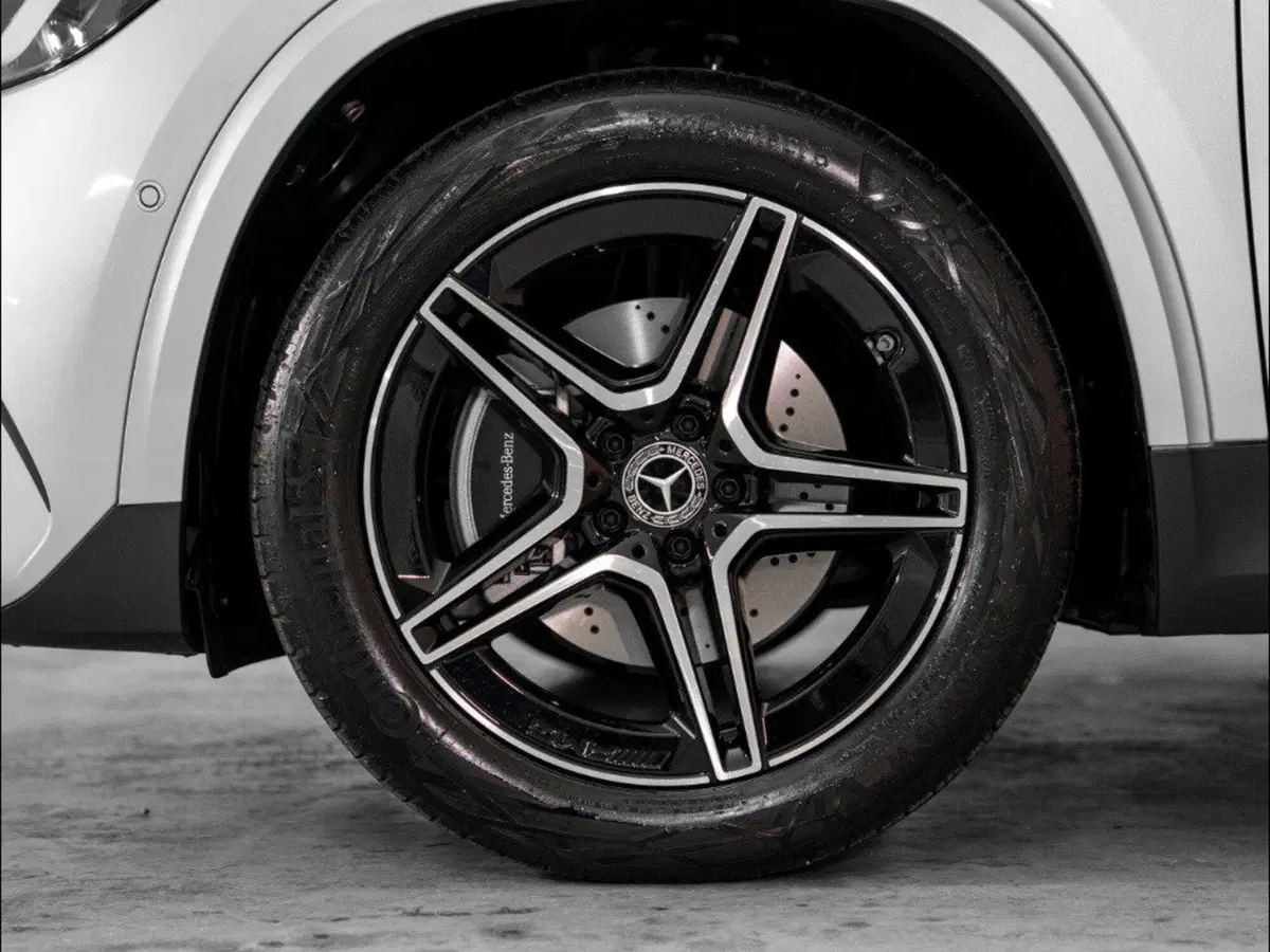 Mercedes-Benz GLA SUV nuova a Macerata (4)