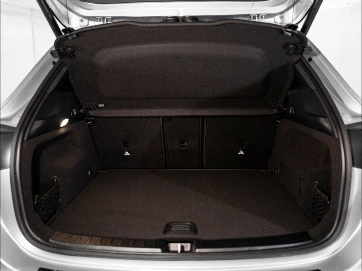 Mercedes-Benz GLA SUV nuova a Macerata (9)