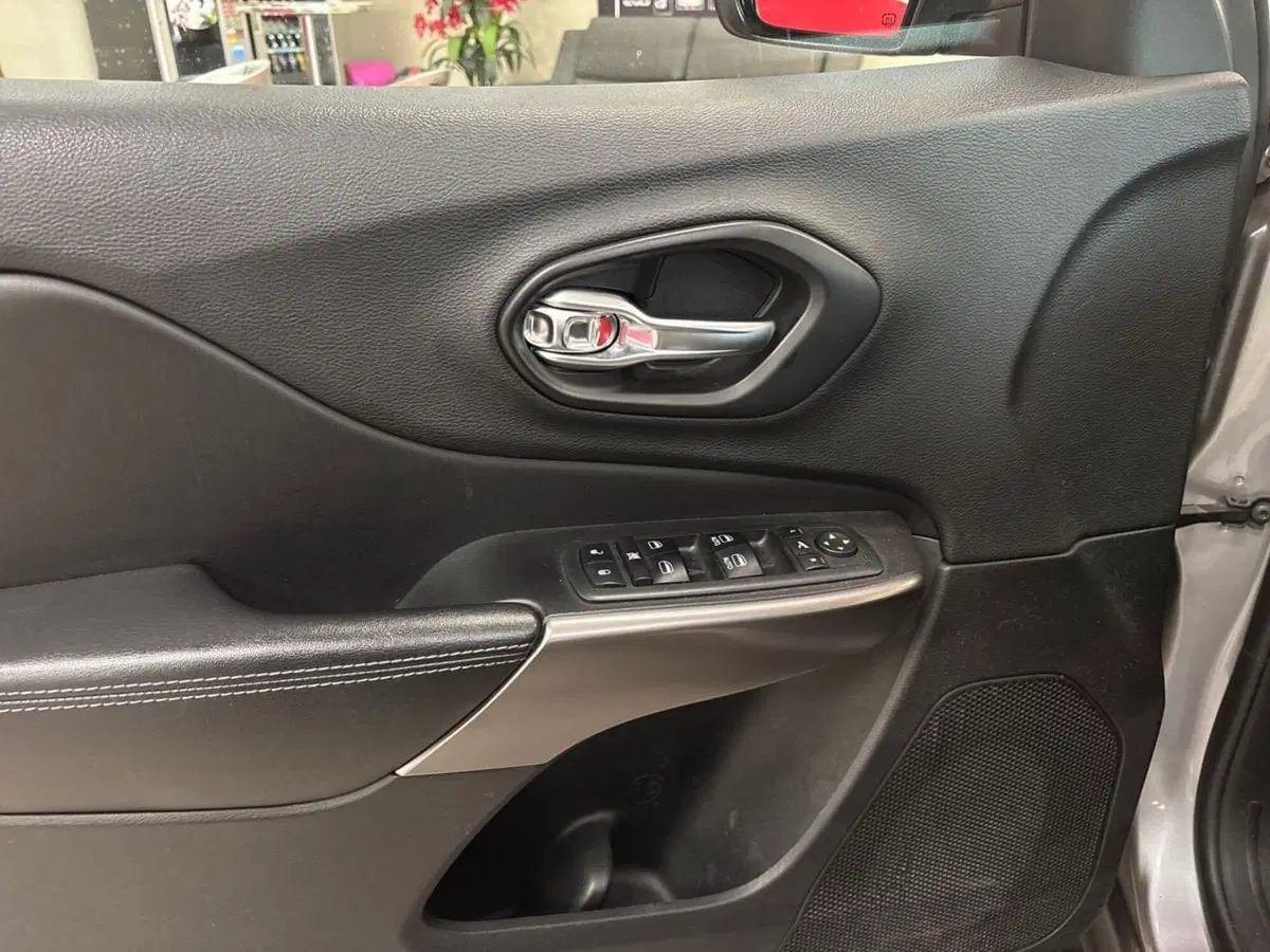 Jeep Cherokee usata a Torino (12)