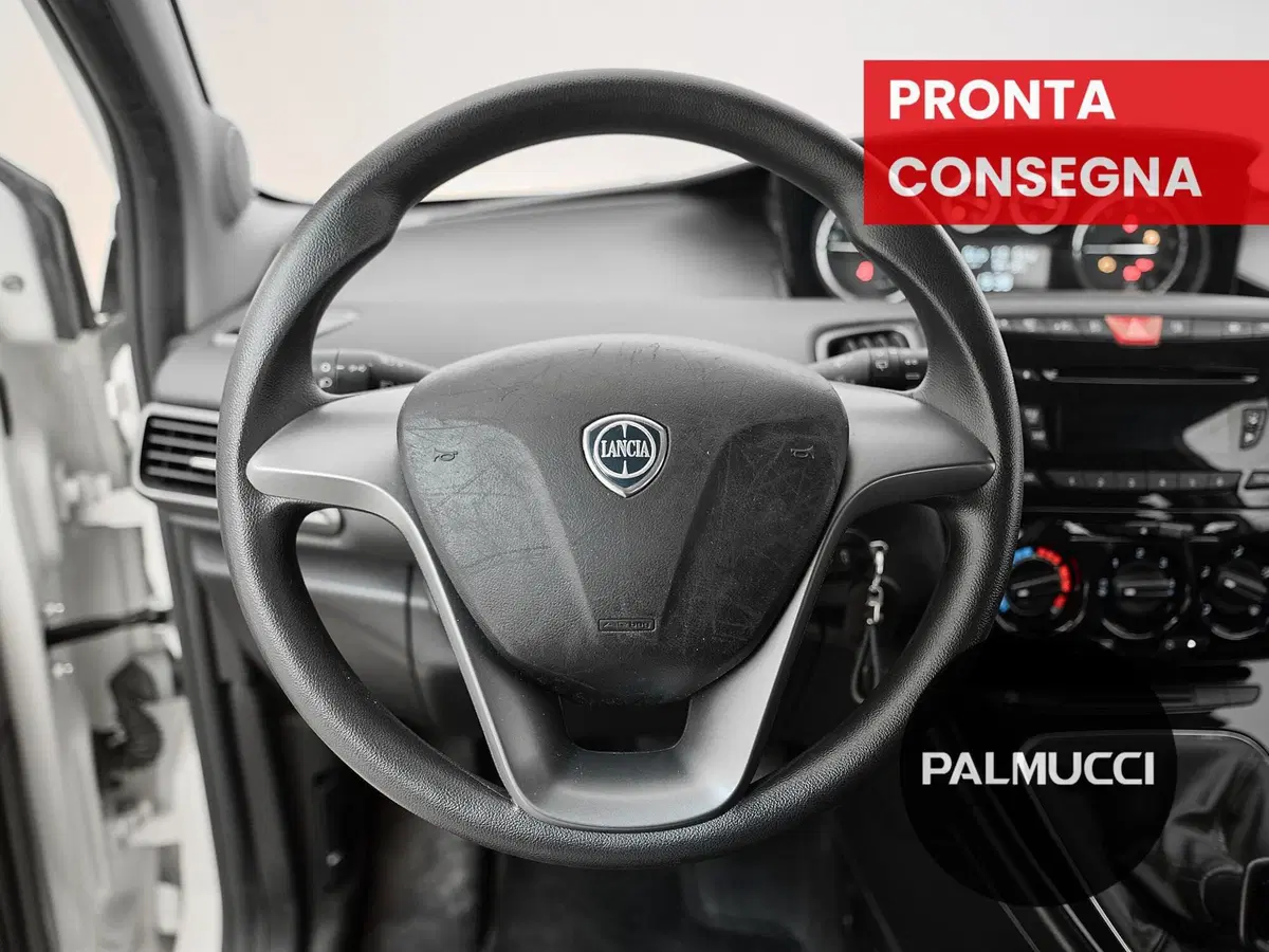 Lancia Ypsilon usata a Prato (14)