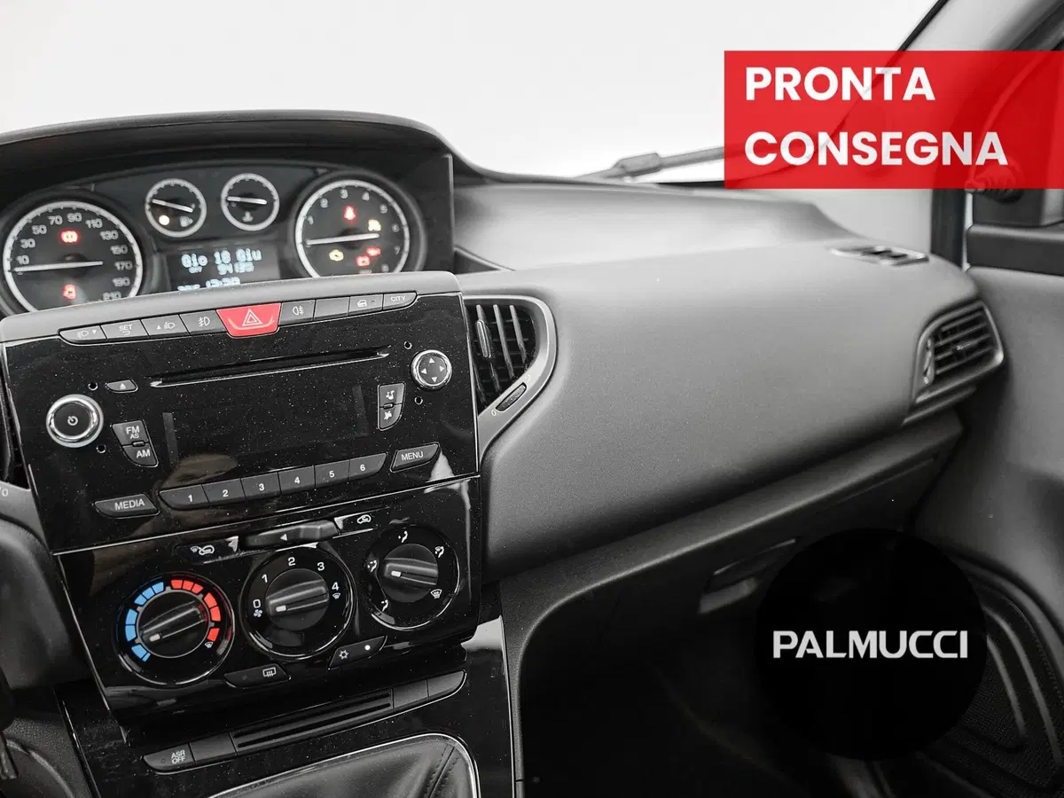 Lancia Ypsilon usata a Prato (15)