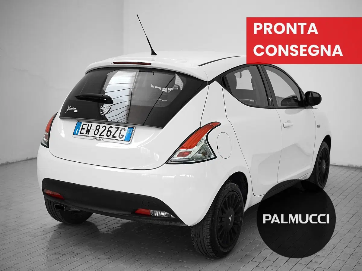 Lancia Ypsilon usata a Prato (4)