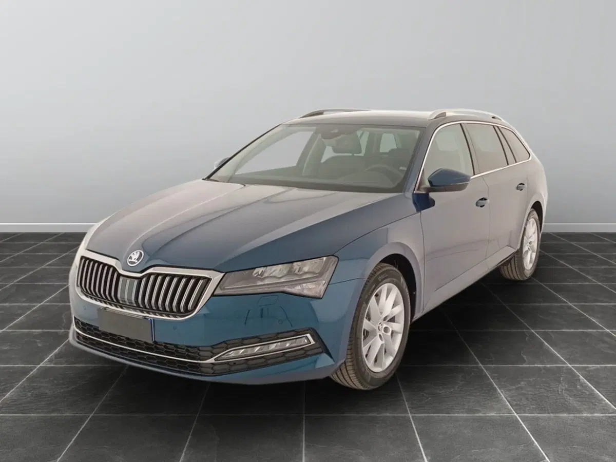 Skoda Superb Station Wagon nuova a Reggio Emilia