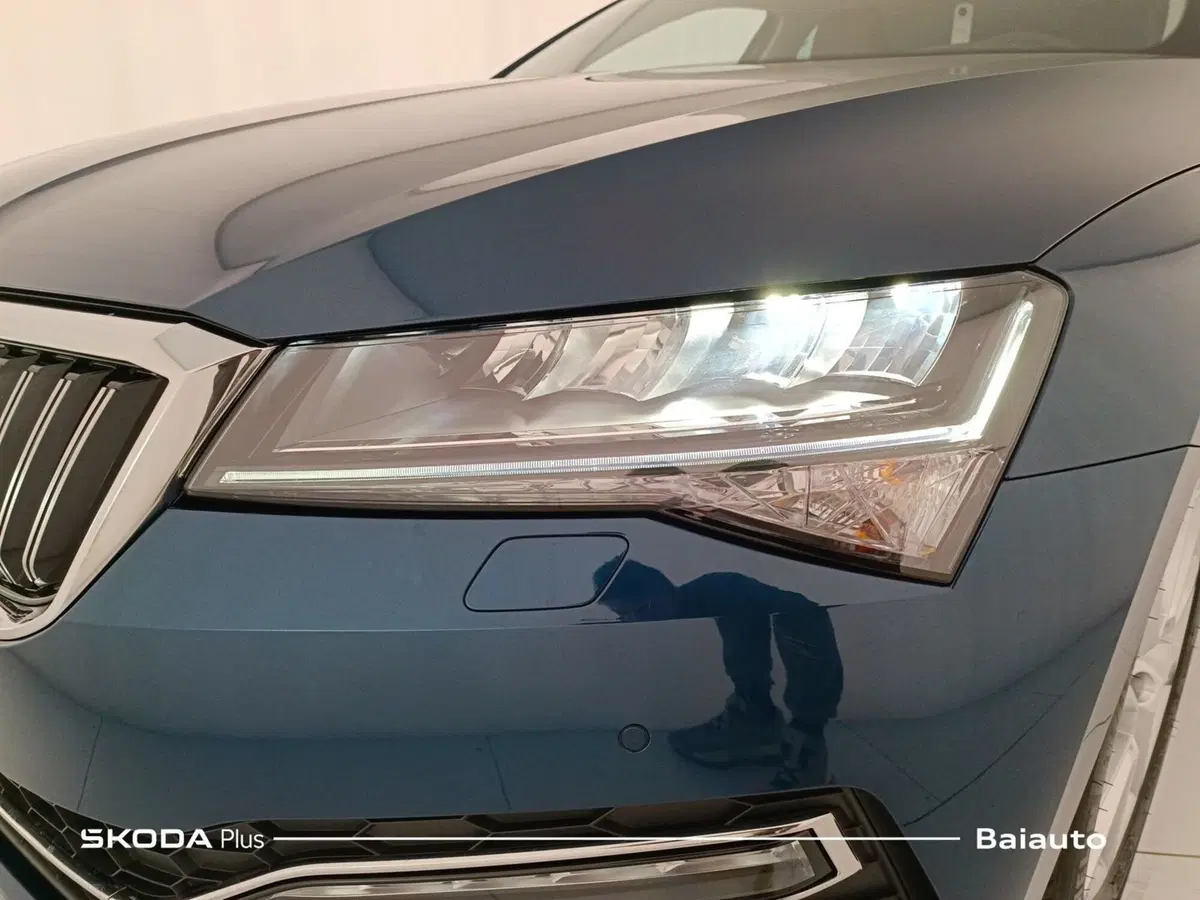 Skoda Superb Station Wagon nuova a Reggio Emilia (11)