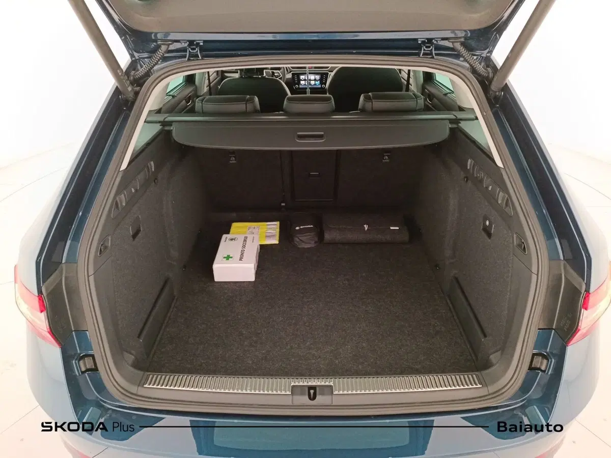 Skoda Superb Station Wagon nuova a Reggio Emilia (14)