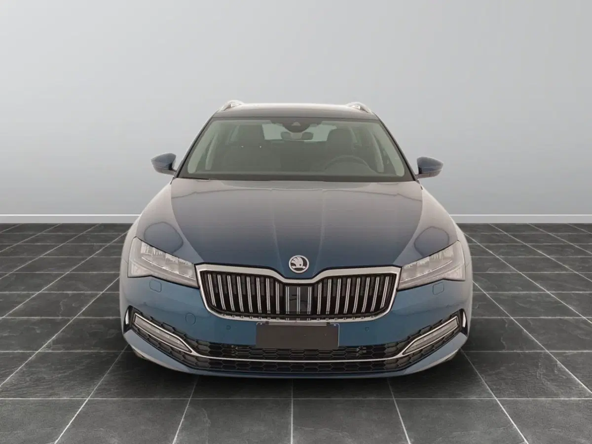 Skoda Superb Station Wagon nuova a Reggio Emilia (2)