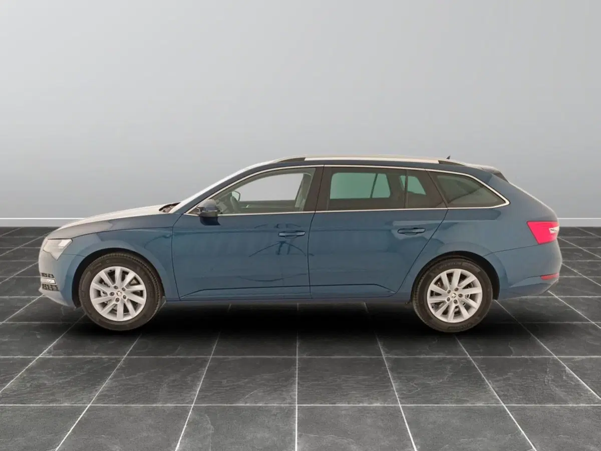 Skoda Superb Station Wagon nuova a Reggio Emilia (3)