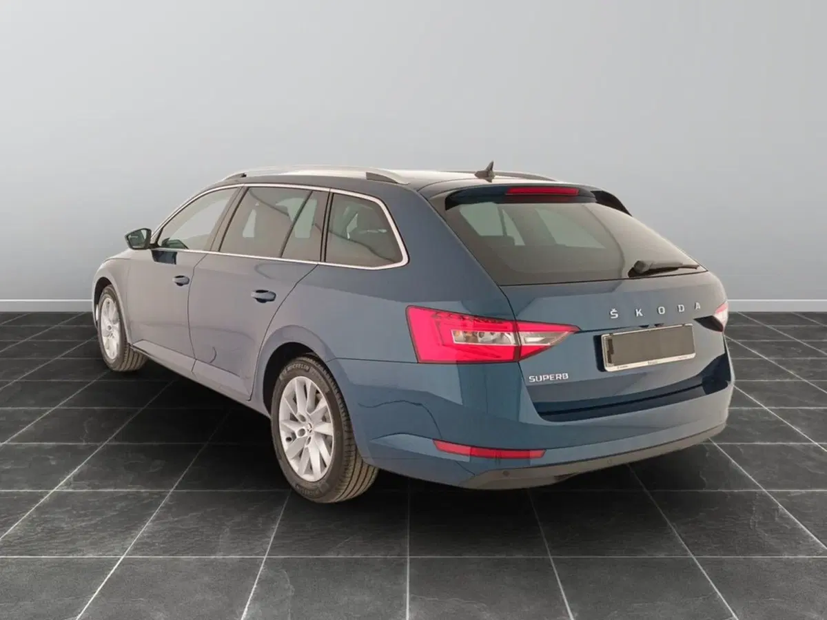 Skoda Superb Station Wagon nuova a Reggio Emilia (4)