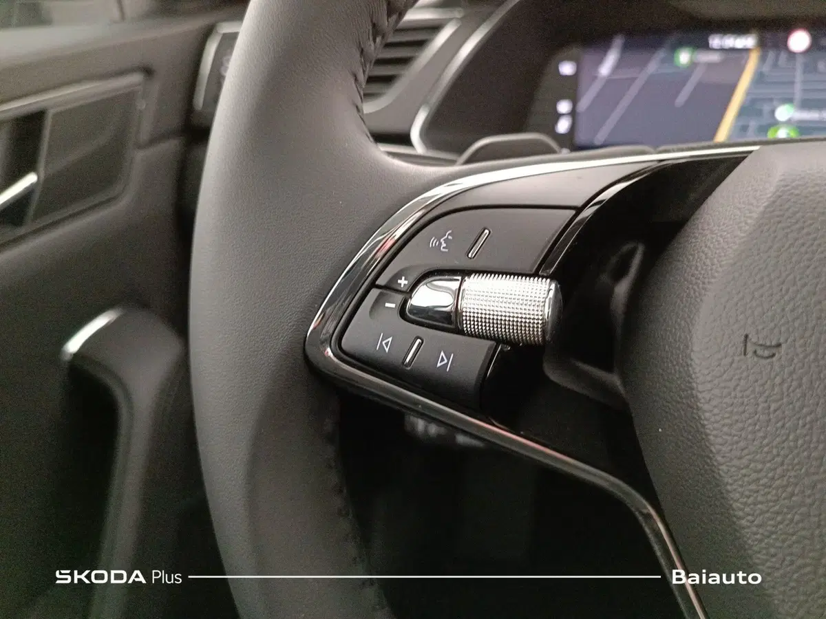 Skoda Superb Station Wagon nuova a Reggio Emilia (9)