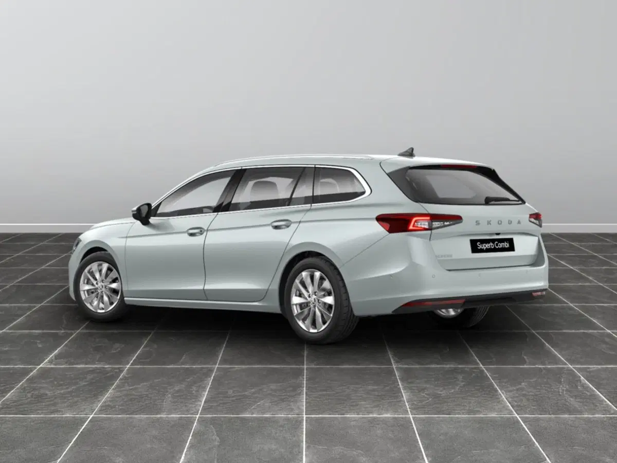 Skoda Superb nuova a Reggio Emilia (3)