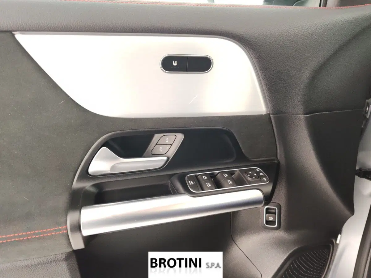Mercedes-Benz GLA SUV usata a Massa-Carrara (11)