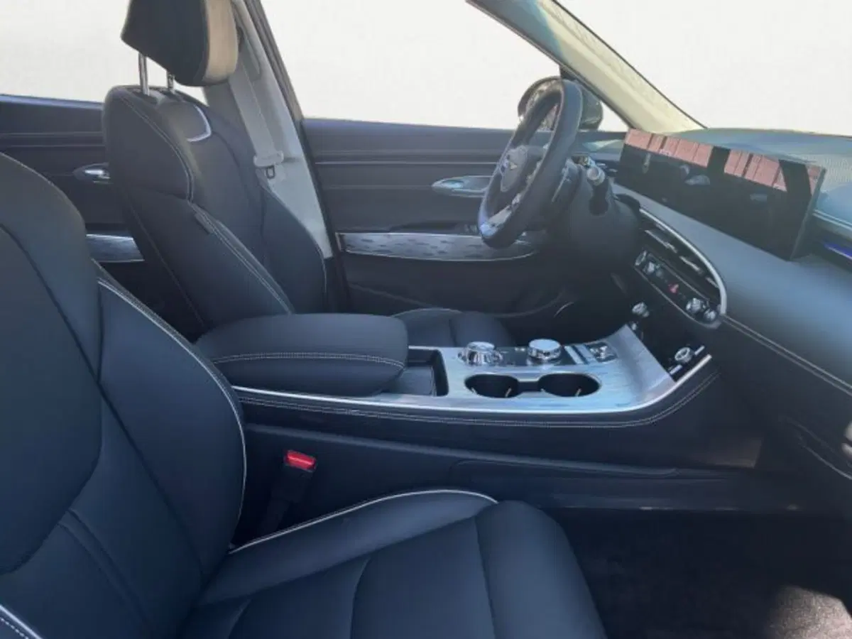 Genesis GV70 nuova a Treviso (14)
