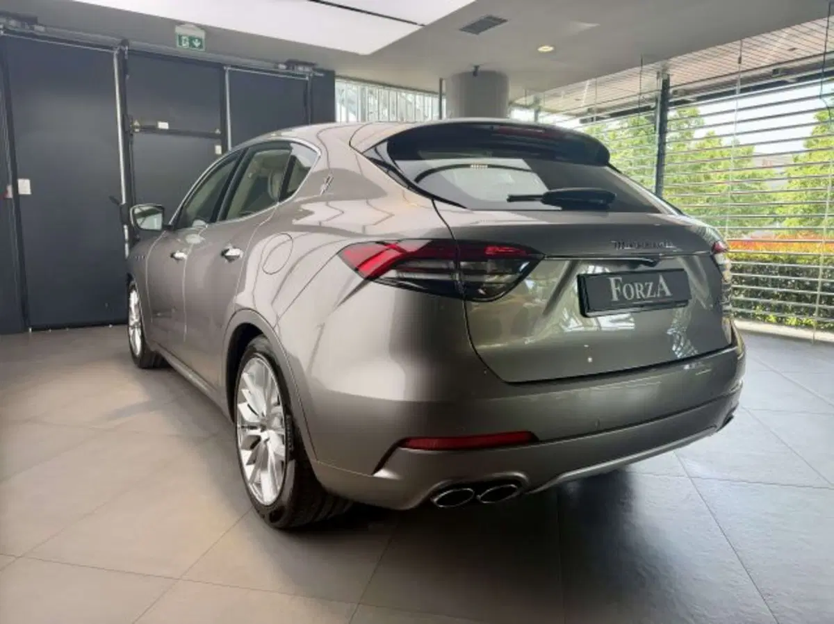Maserati Levante usata a Torino (13)