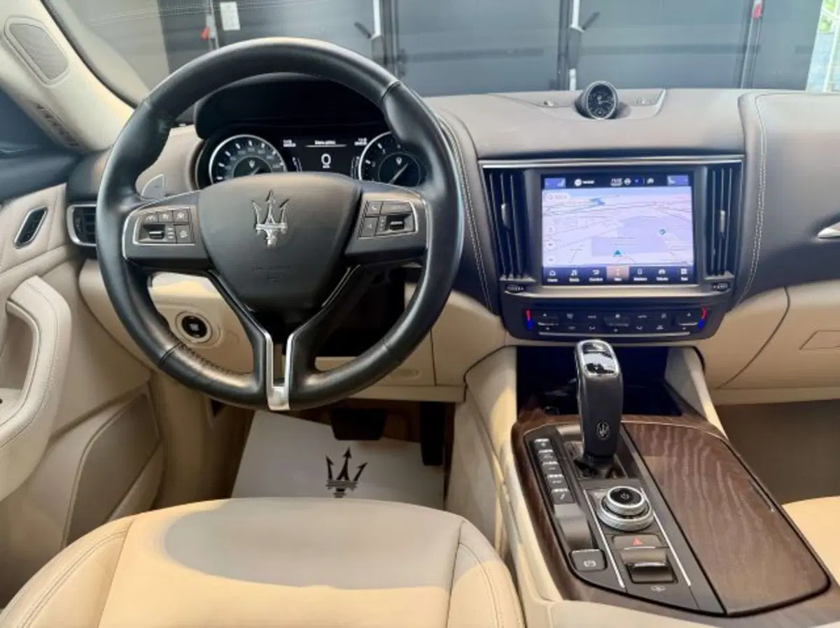 Maserati Levante usata a Torino (6)