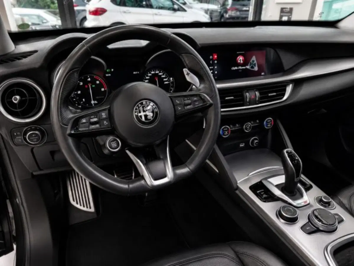 Alfa Romeo Stelvio usata a Firenze (11)