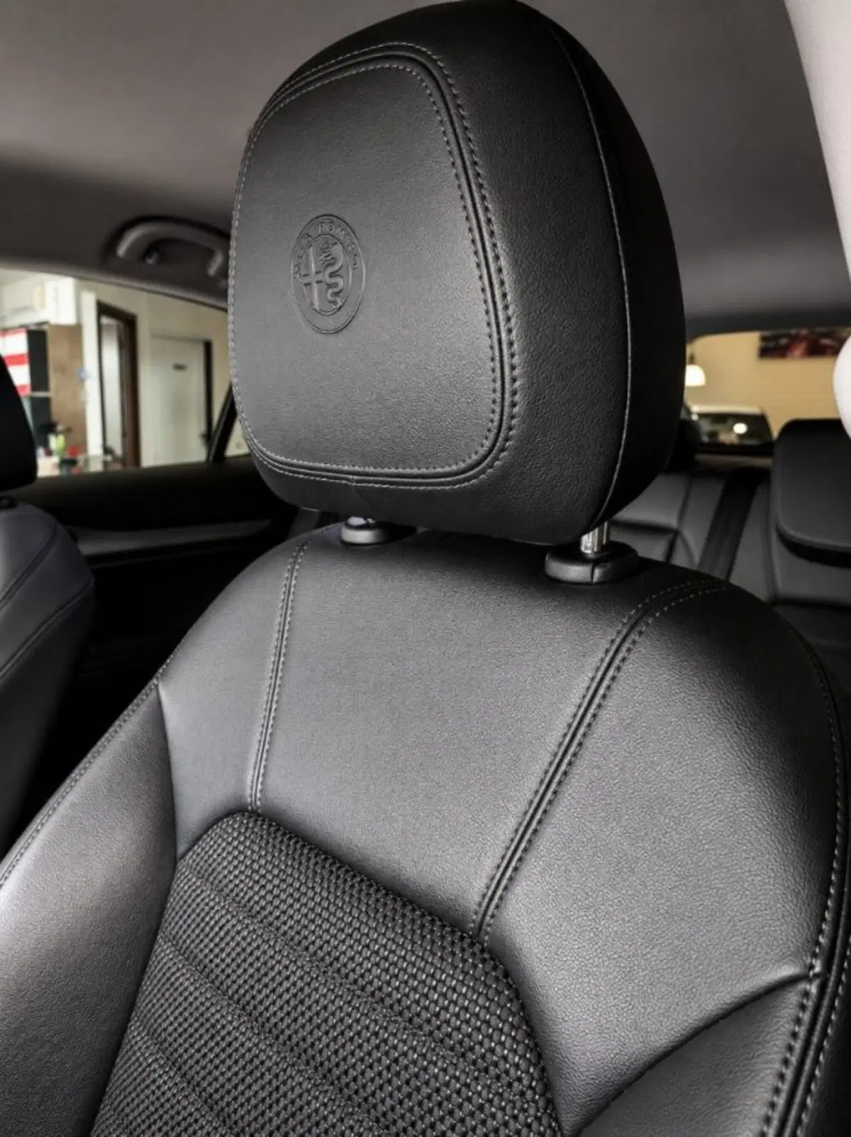 Alfa Romeo Stelvio usata a Firenze (14)