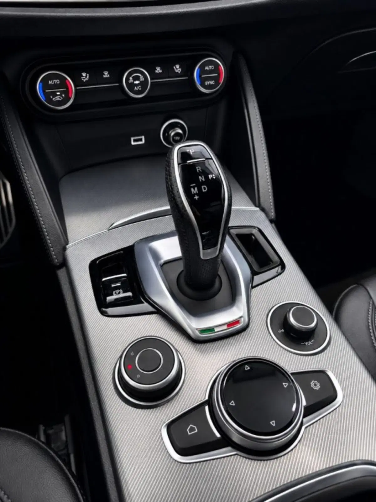Alfa Romeo Stelvio usata a Firenze (17)
