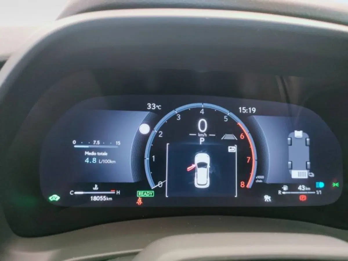 Lexus LBX usata a Teramo (18)