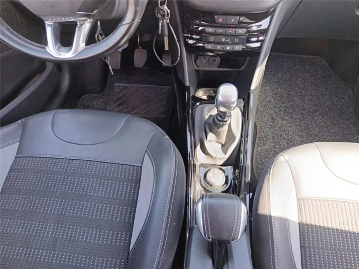 Peugeot 2008 usata a Bari (20)