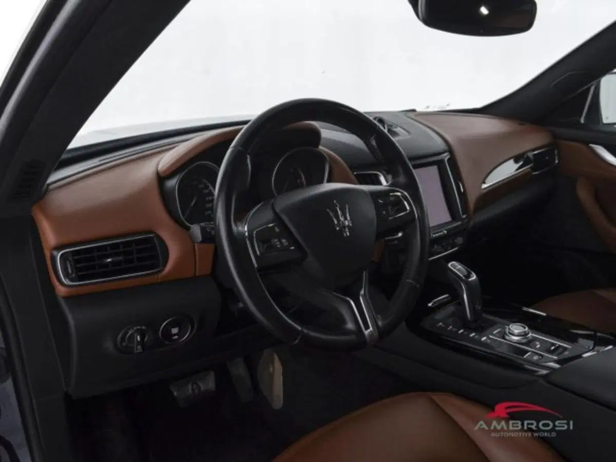 Maserati Levante usata a Perugia (8)