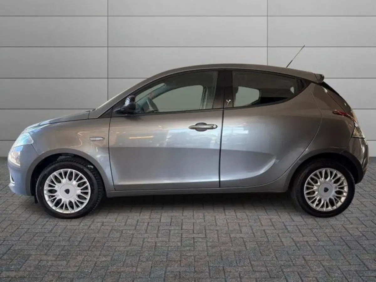 Lancia Ypsilon usata a Sassari (2)