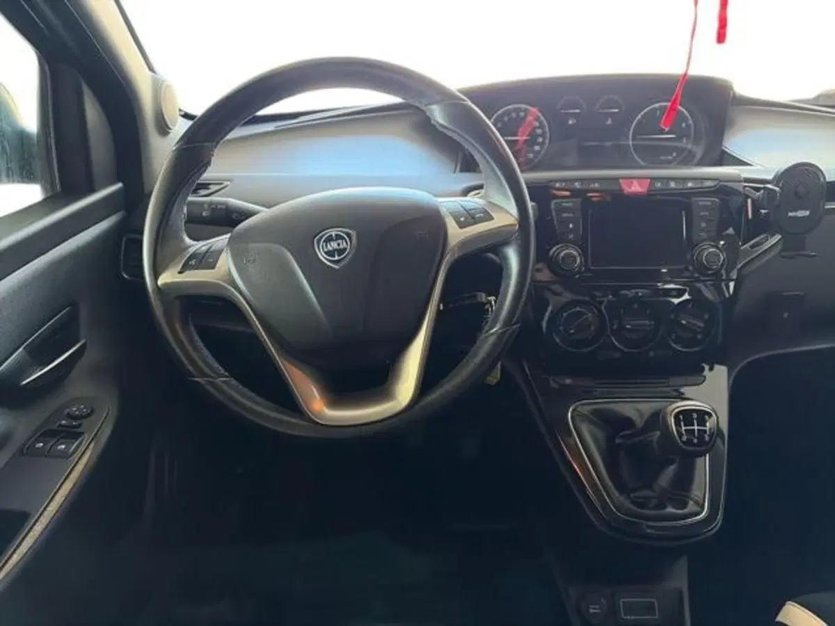 Lancia Ypsilon usata a Sassari (7)