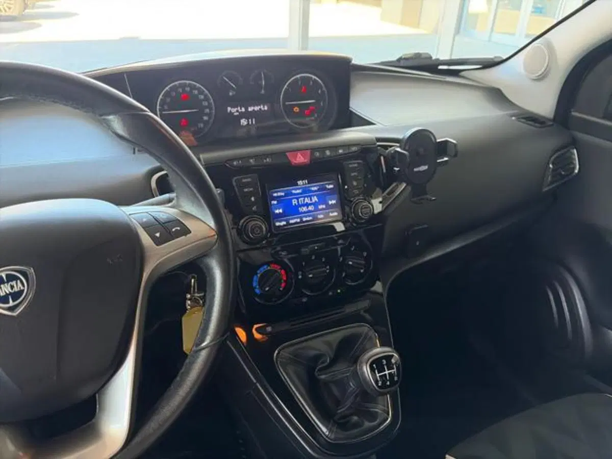 Lancia Ypsilon usata a Sassari (9)
