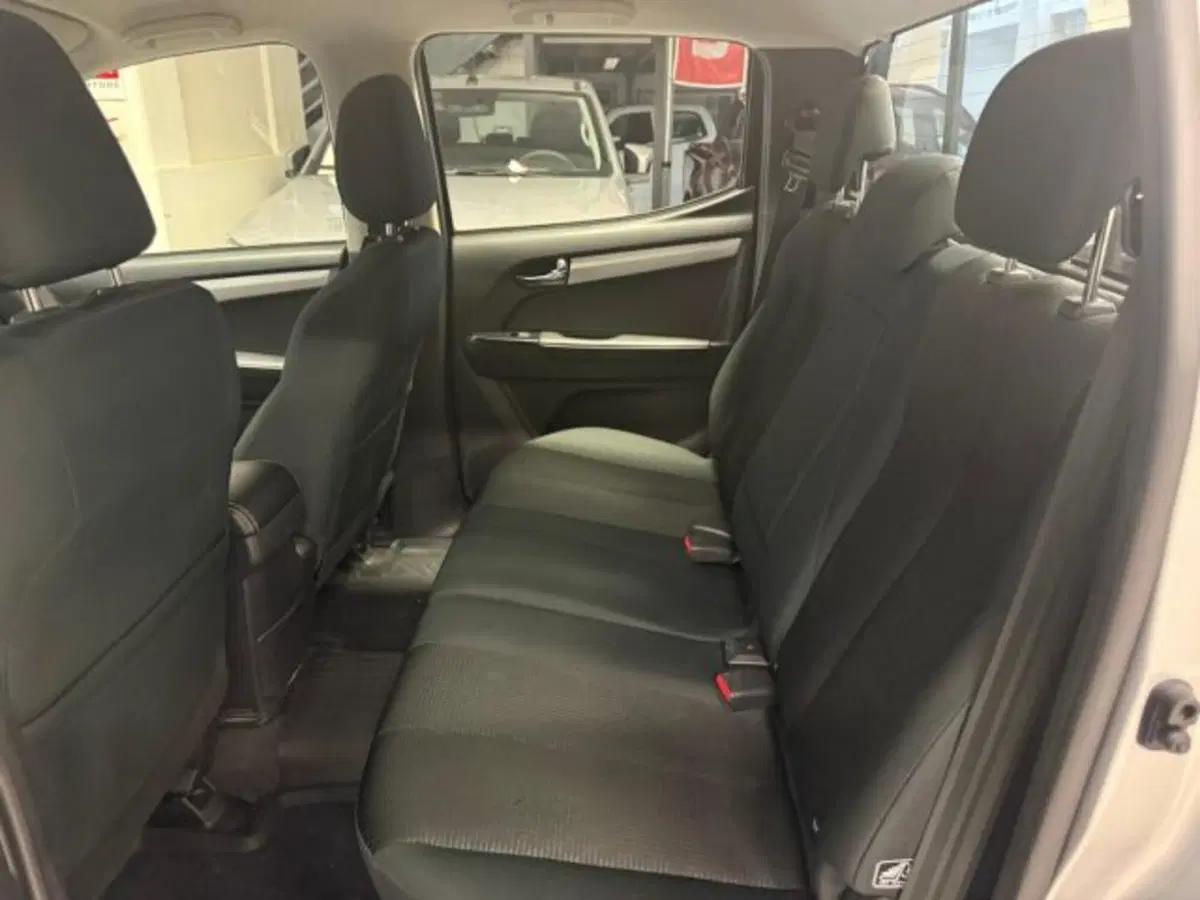 Isuzu D-Max Pick-up usata a Siena (12)