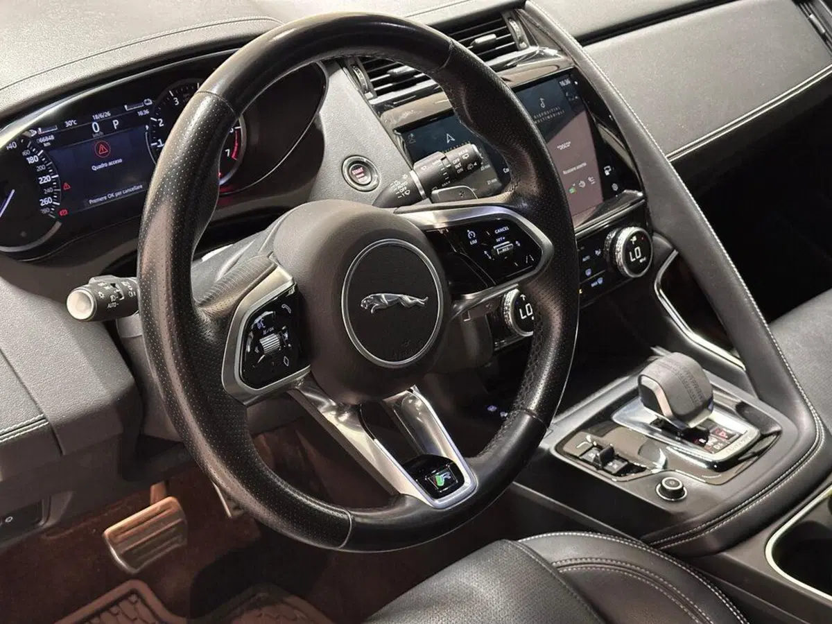 Jaguar E-Pace usata a Varese (10)